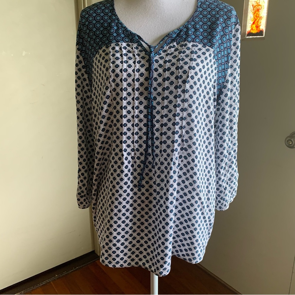 Laura Scott Blue and White Patterned Top